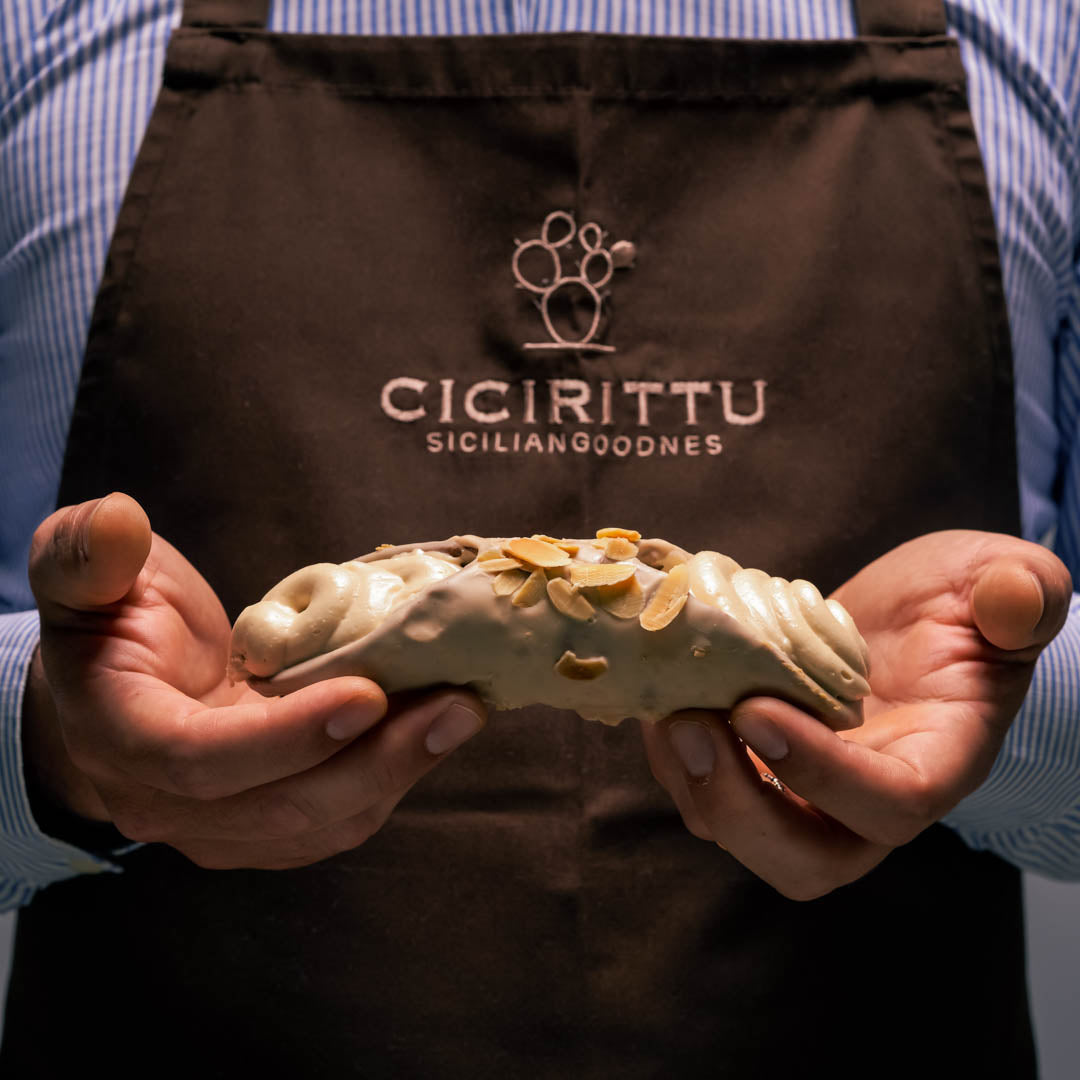 Cannoli Siciliani alla Mandorla