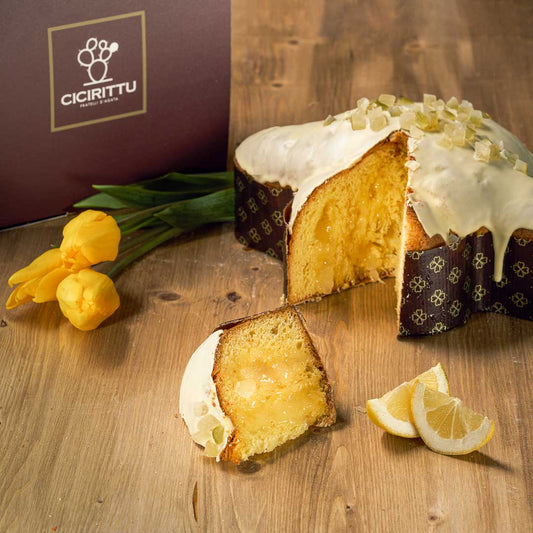 Handgemachter Colomba-Kuchen gefüllt mit sizilianischer Zitronencreme, 1 kg