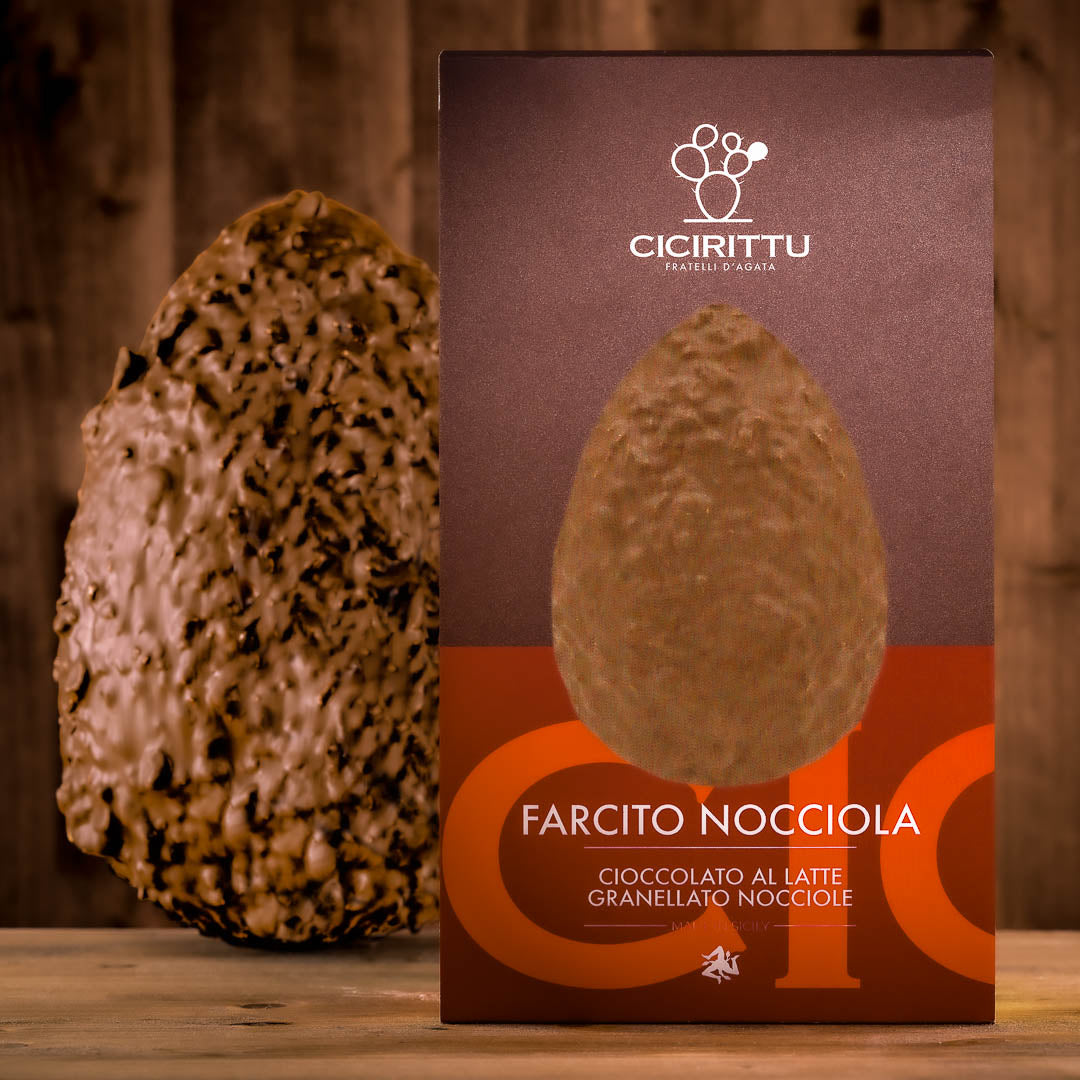 Handgemachtes Milchschokoladenei gefüllt mit Haselnusscreme, 950 g